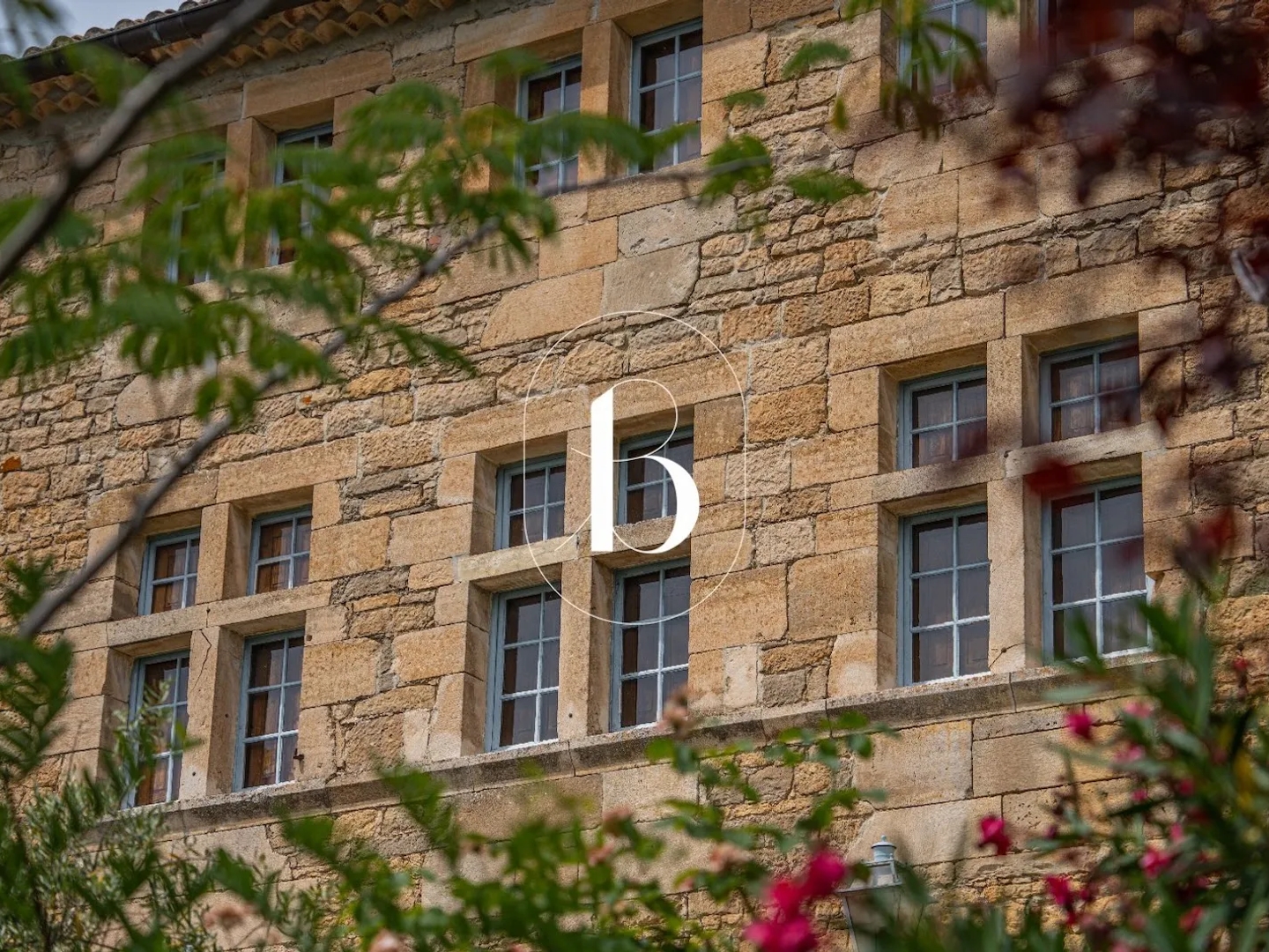 Maison à vendre - 16 pièces - 700m2 - Barjac (30430)