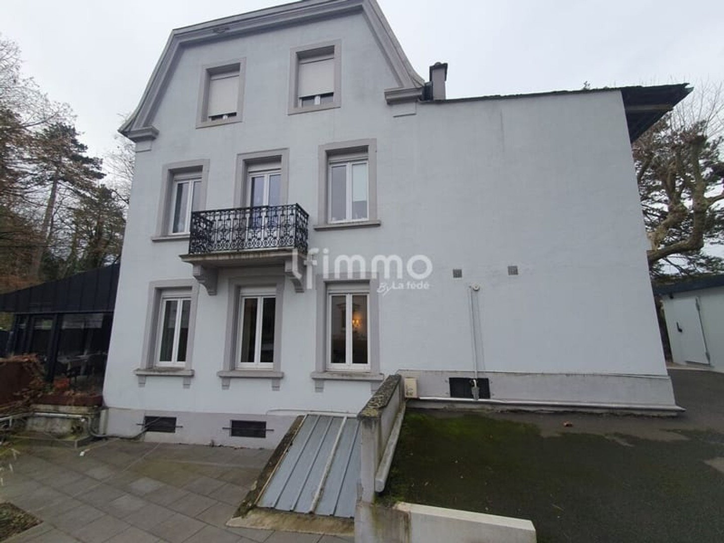 Rebberg, Immeuble commercial et fonds de commerce