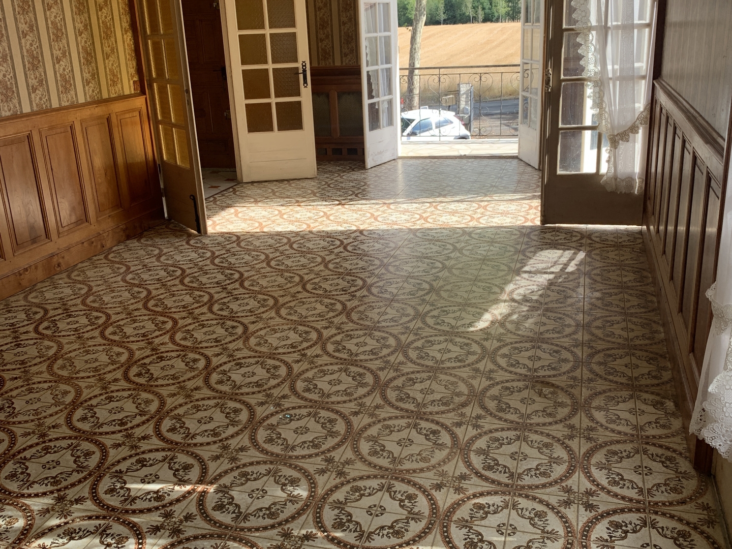 AULNAY DE SAINTONGE 17470 - Maison 4 pièces de 132 m2 avec un rez de chaussée de 80 m2 à aménager édi