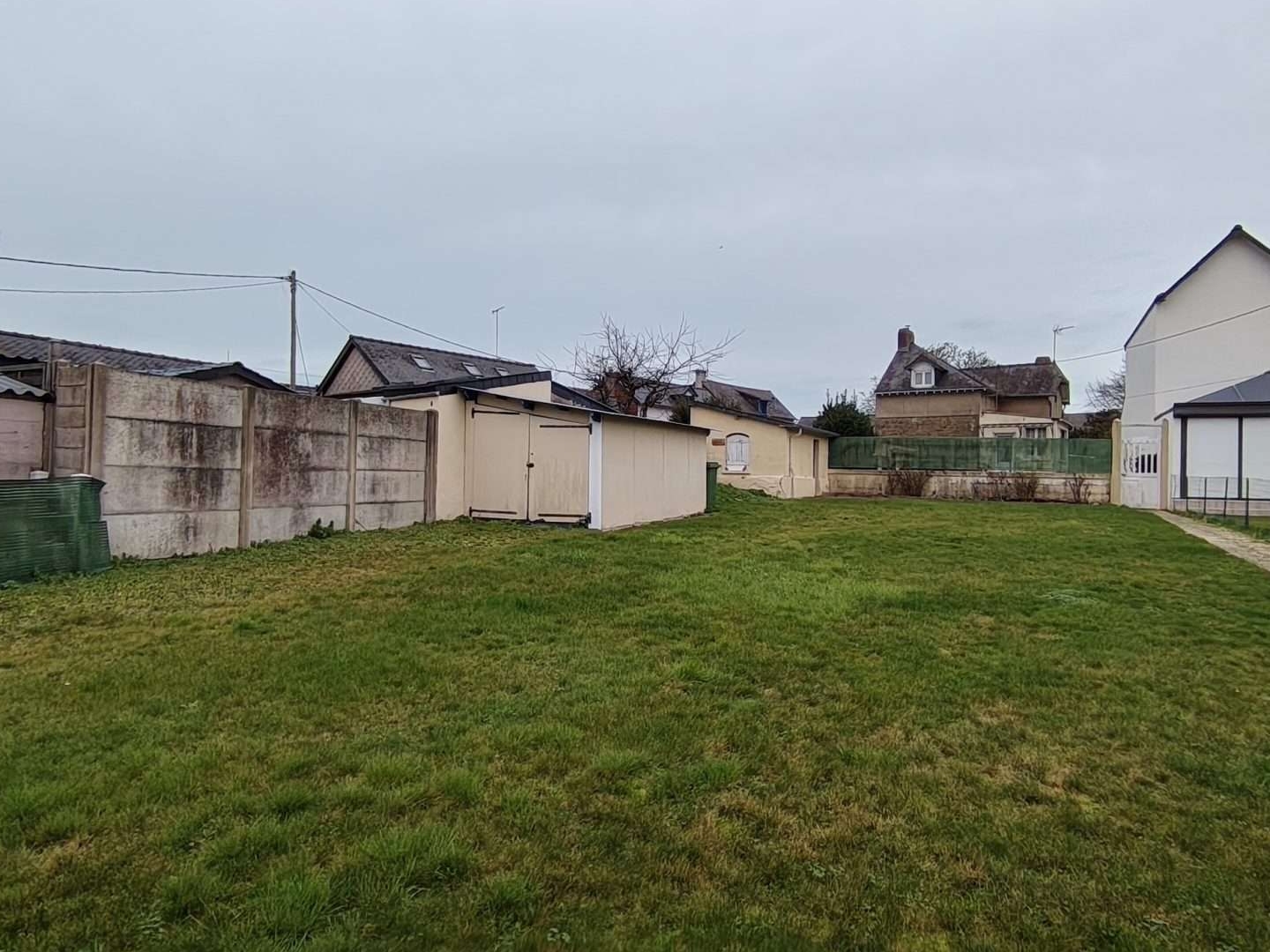 Terrain 328 m²