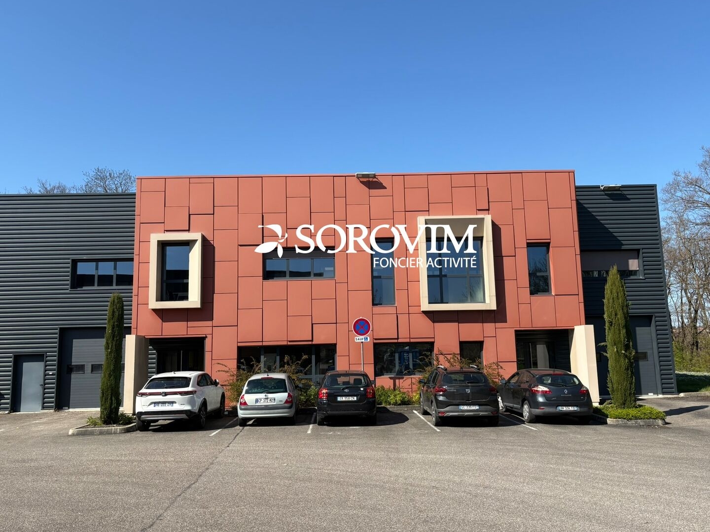 Local industriel 840 m²