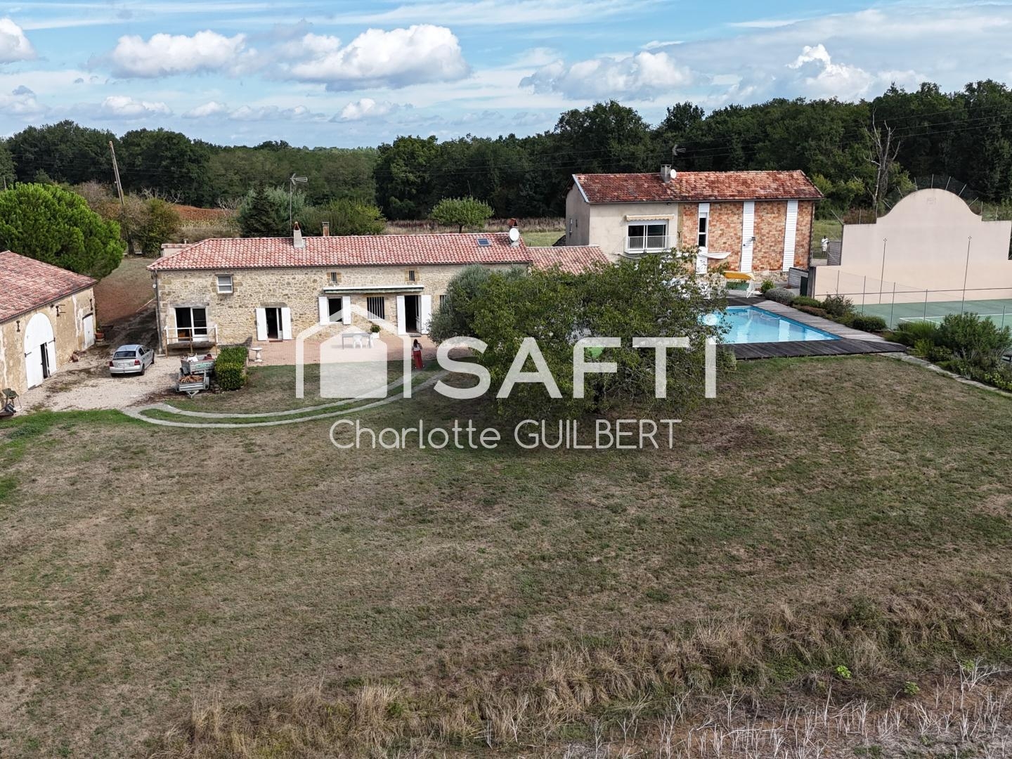 Propriété Deux habitations - Piscine & dépendances