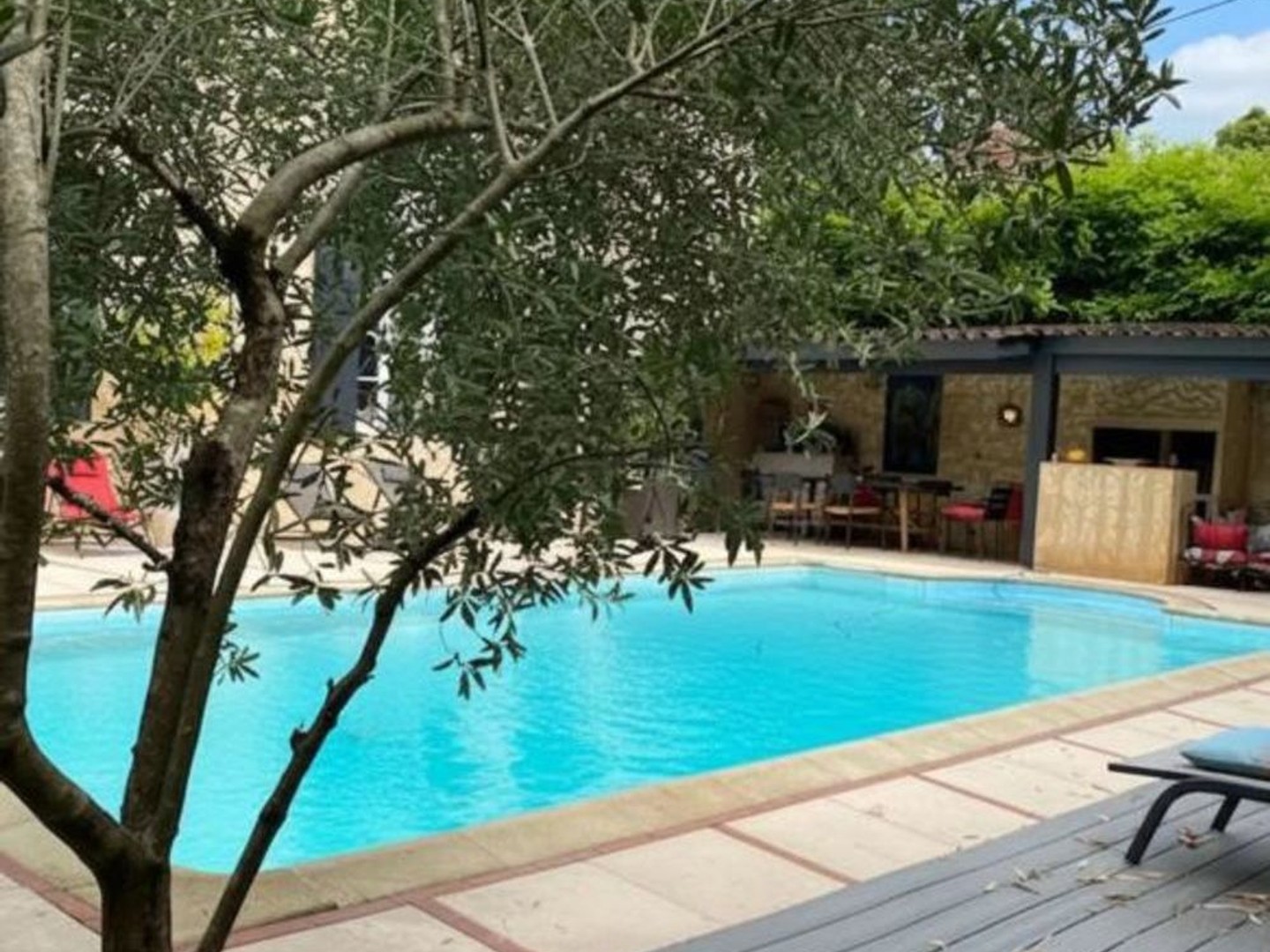 Maison de 10 pièces de 346 m² située à Cérons