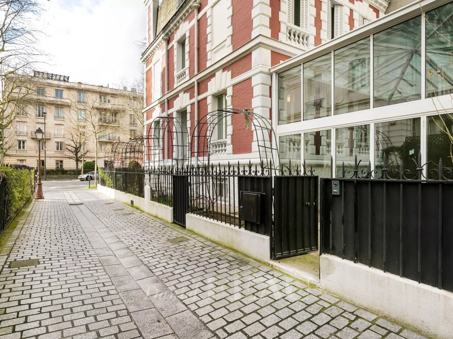 Paris XVIe - Jasmin - Très bel hôtel particulier - 6 chambres - Bon état