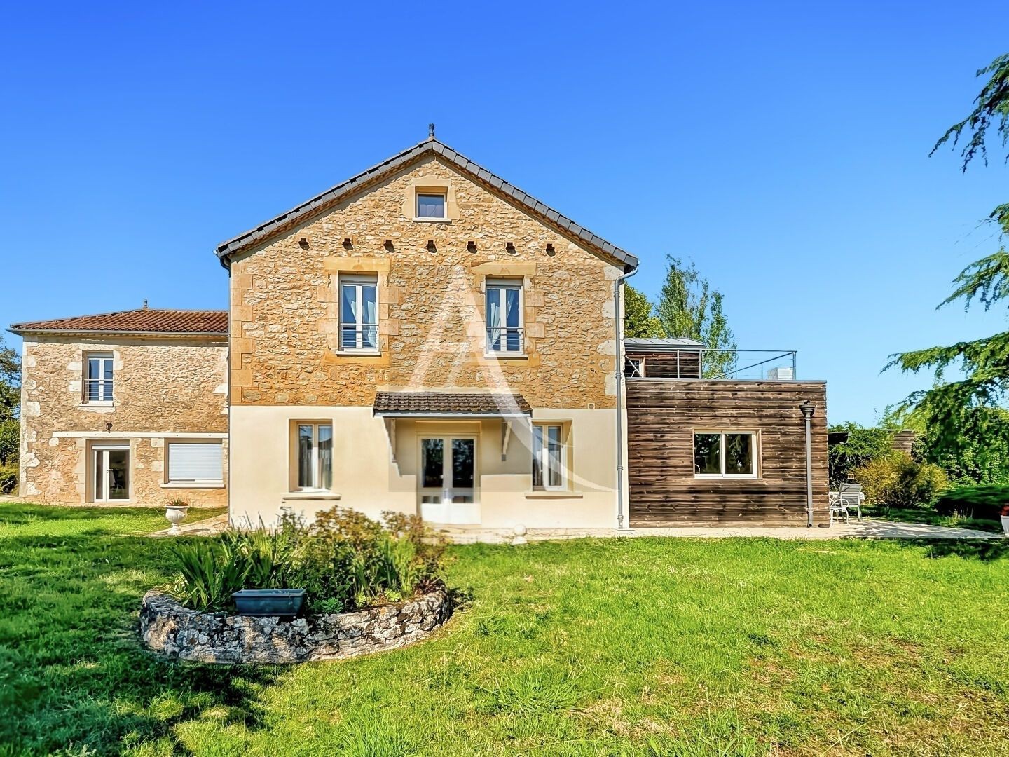 Maison 11 pièces 330 m²