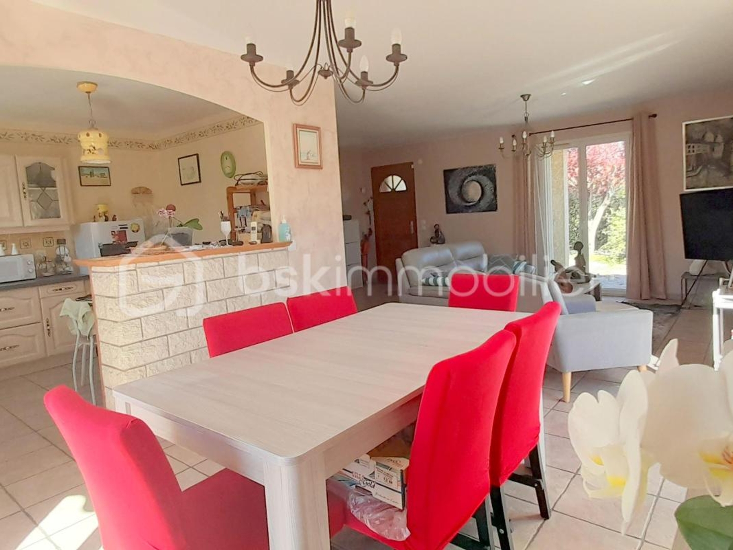 Belle villa de plain pied avec jardin et garage