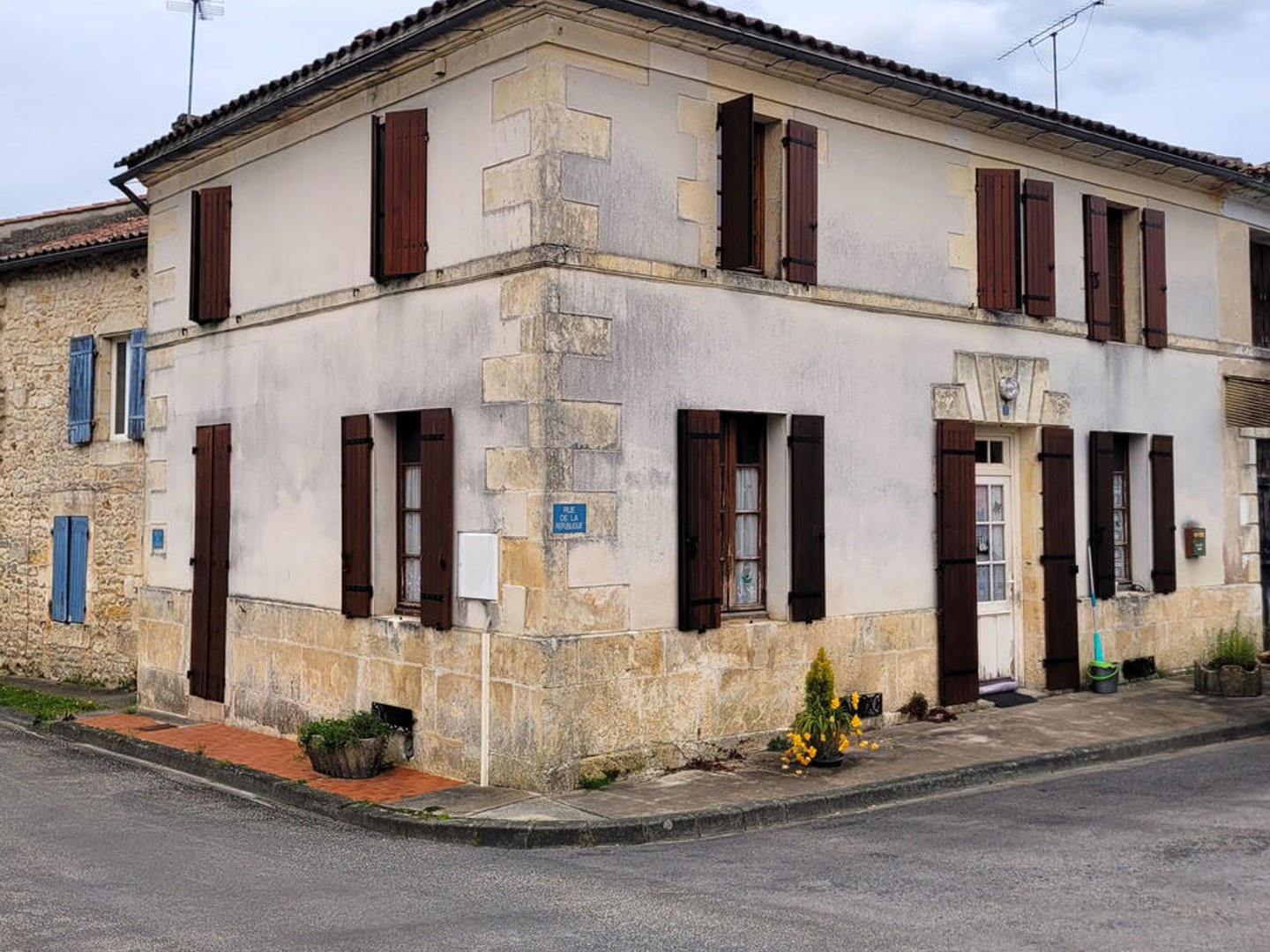 Immeuble à vendre - 6 pièces - 95m2 - Jonzac (17500)