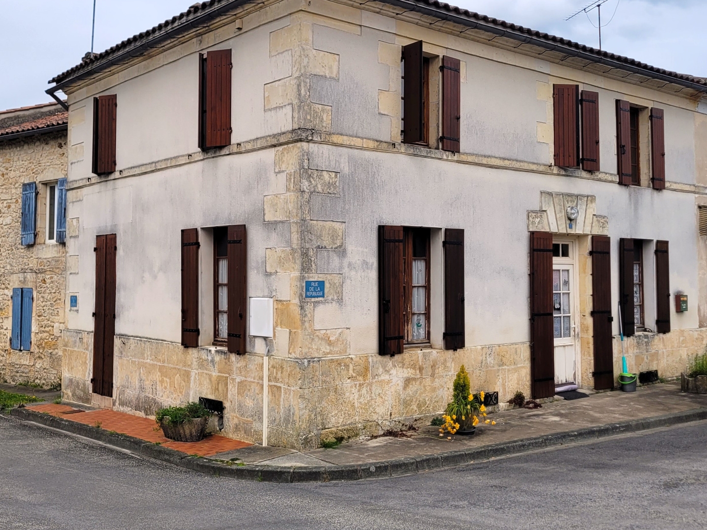 Immeuble à vendre - 6 pièces - 95m2 - Jonzac (17500)
