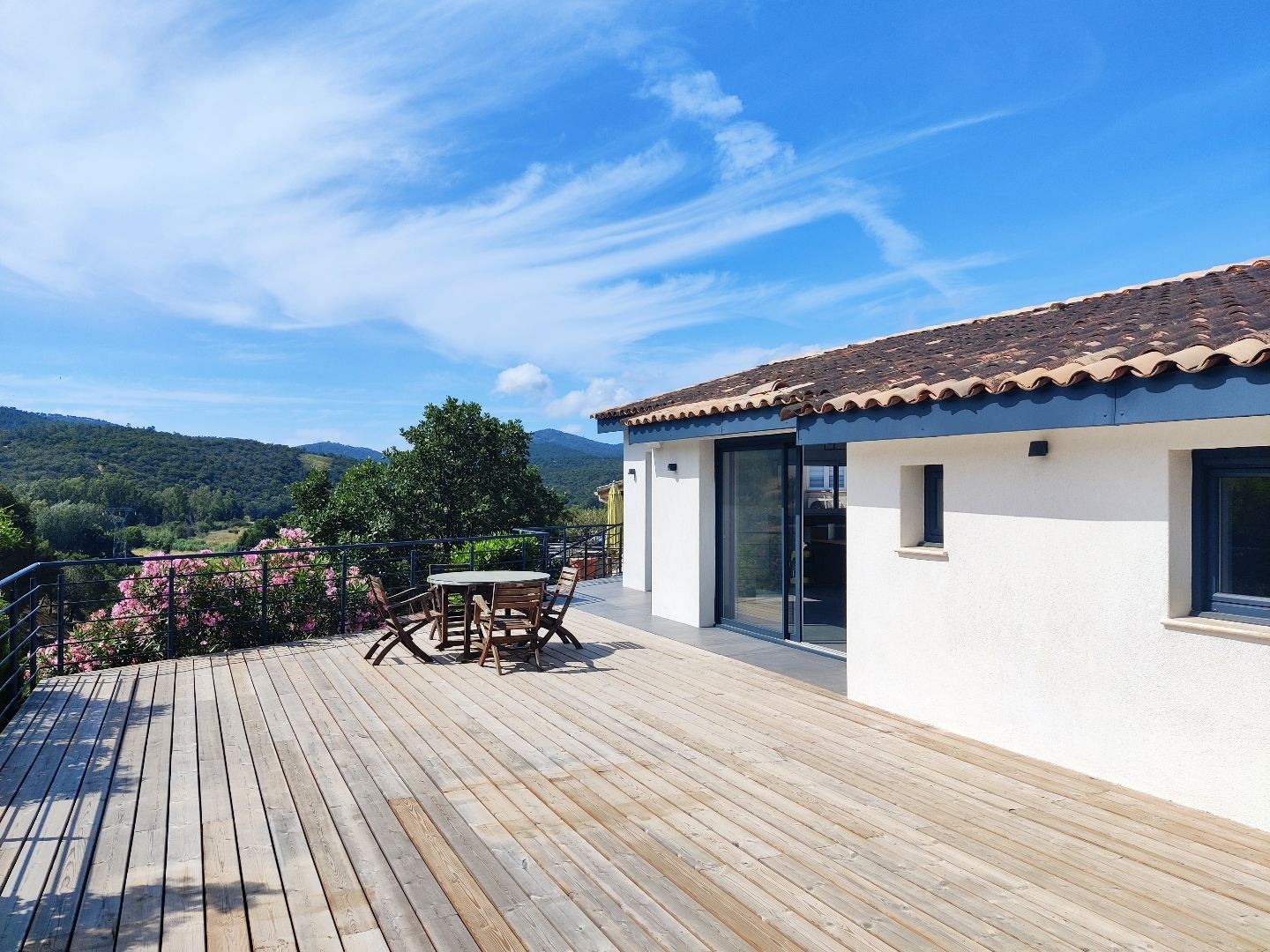 Maison à vendre - 4 pièces - 82m2 - Roquebrune-Sur-Ar... (83520)