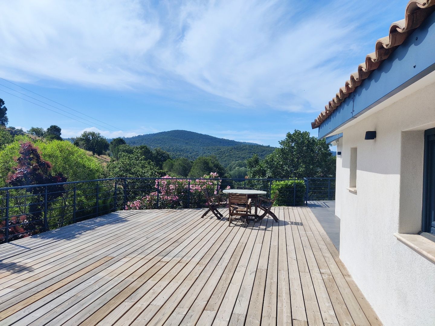 Maison à vendre - 4 pièces - 82m2 - Roquebrune-Sur-Ar... (83520)