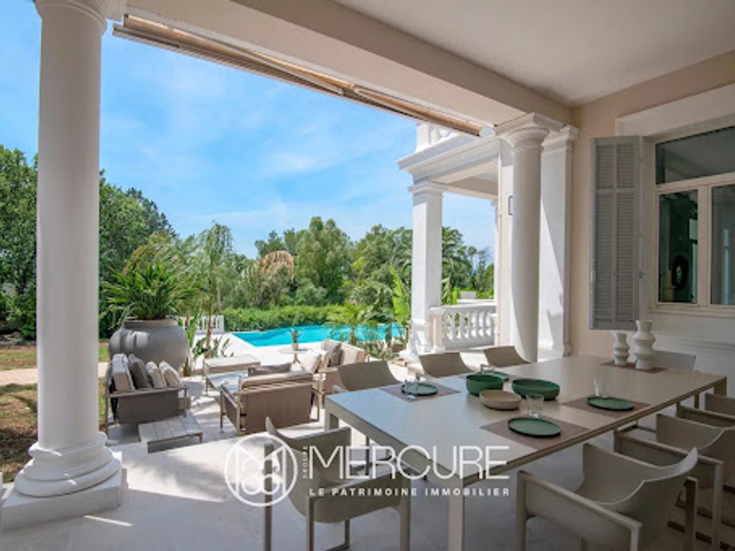 Maison à vendre - 14 pièces - 440m2 - Saint-Raphaël (83700)