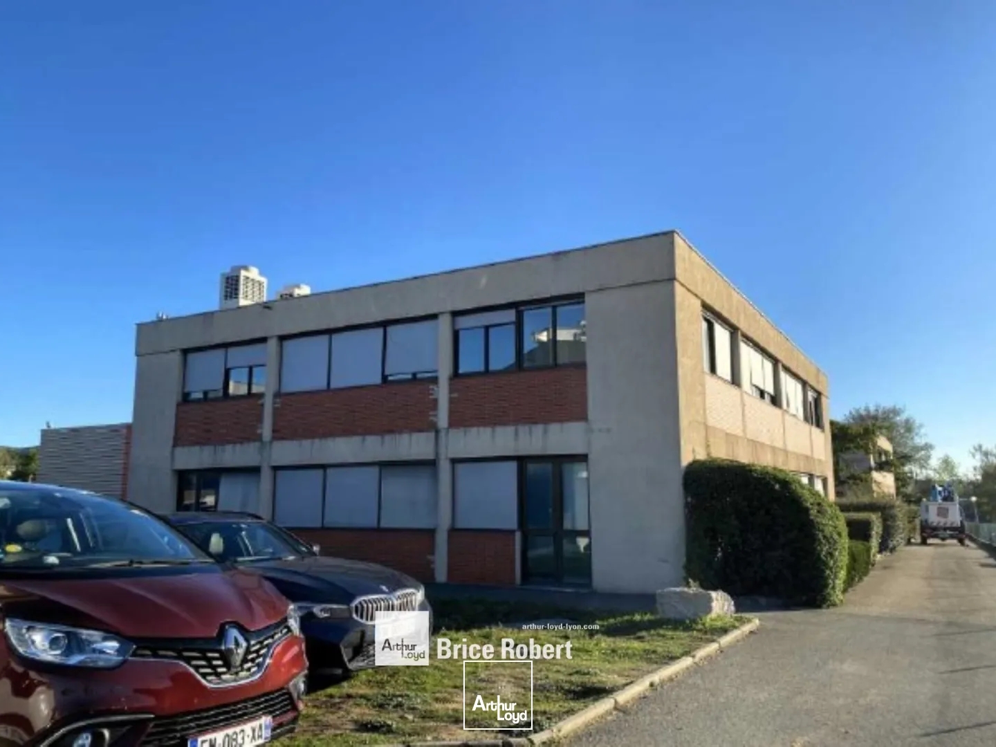 Bureaux à vendre avec parking en sous sol à Limonest au coeur de la Techlid