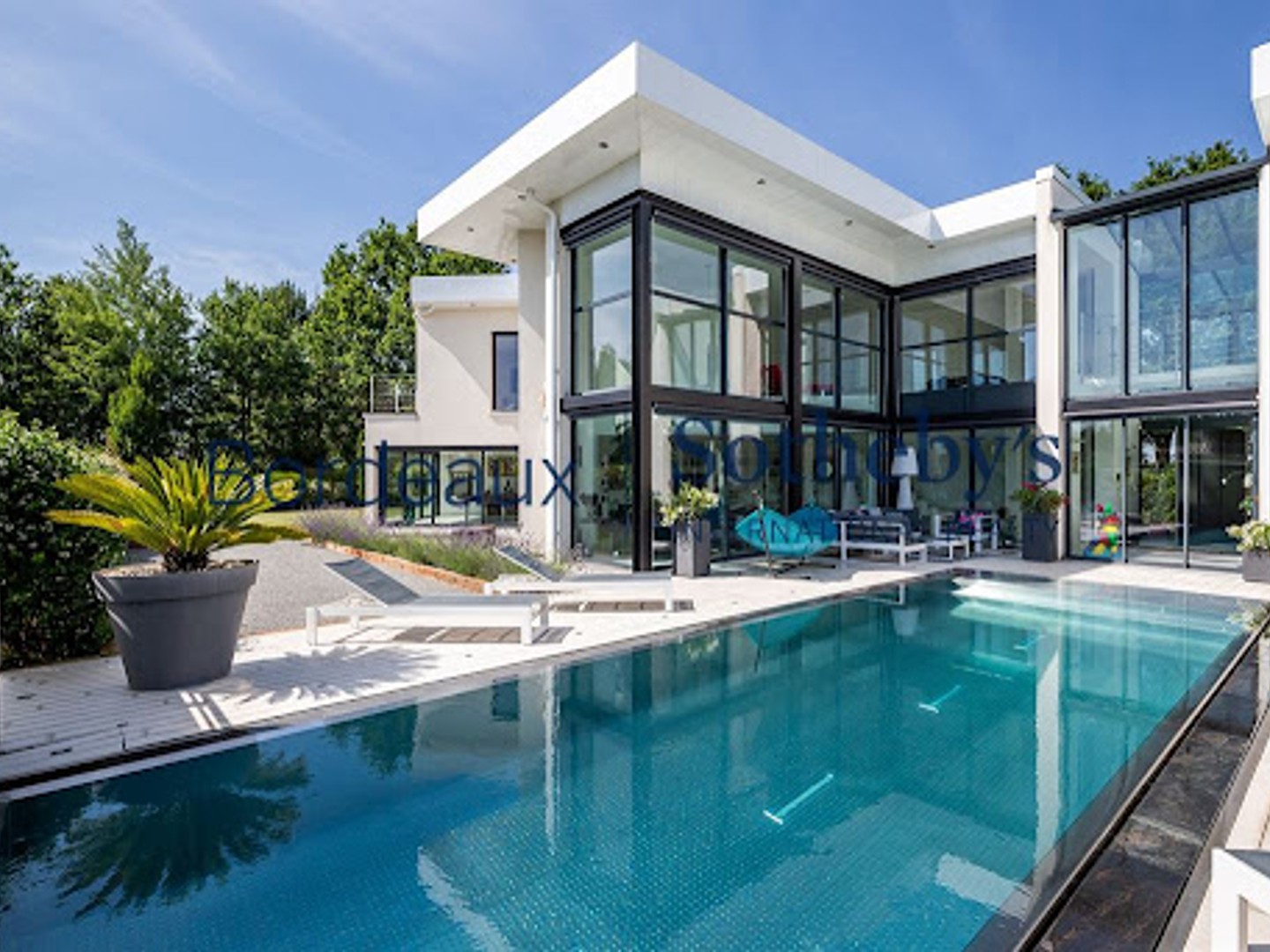 Maison 10 pièces 390 m²