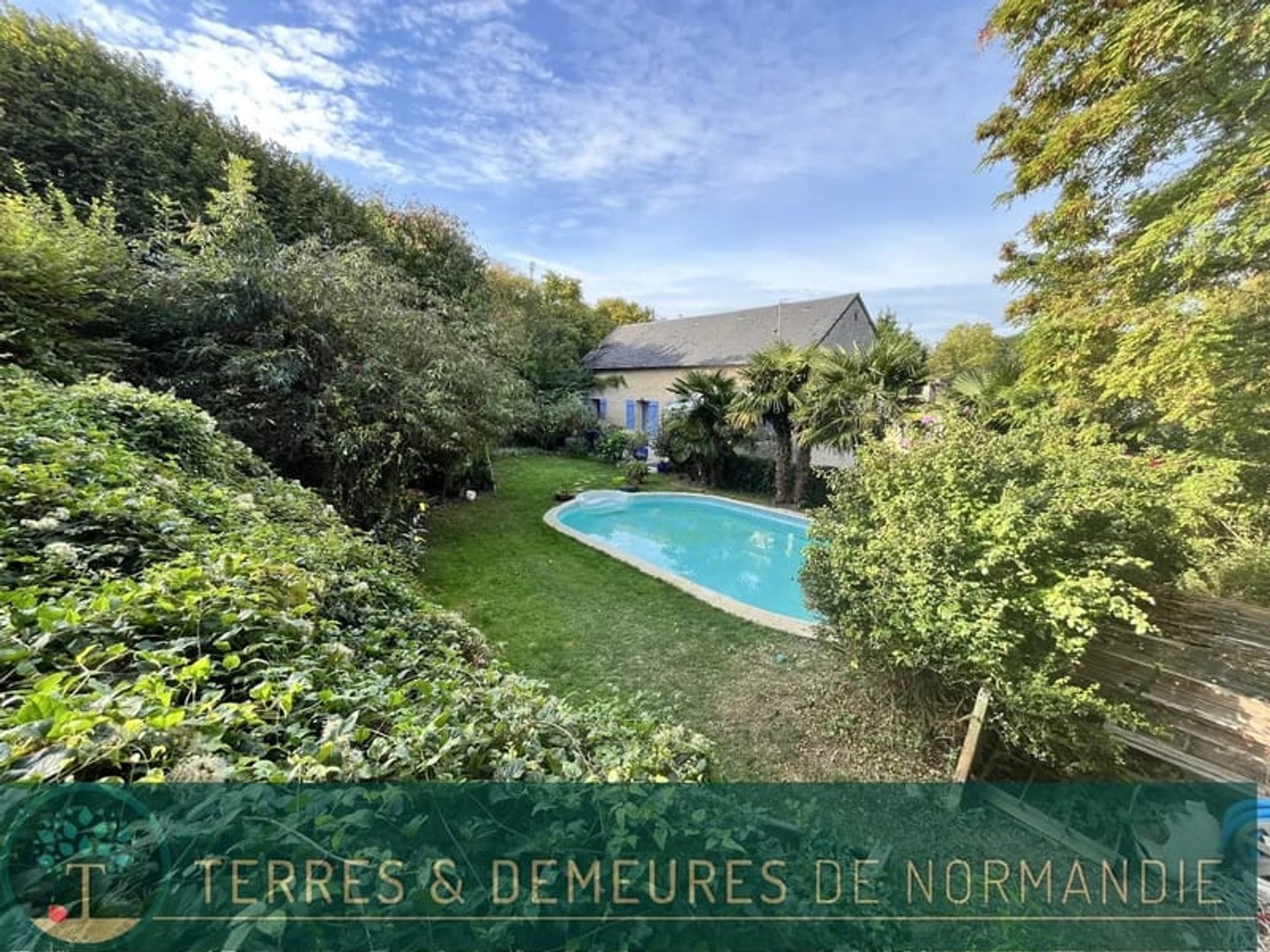 Maison de caractère avec 2 hectares, piscine et installations éq