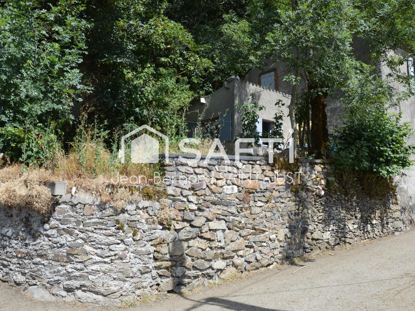 Maison authentique, avec terrain/jardin de 300m2 situé juste en face