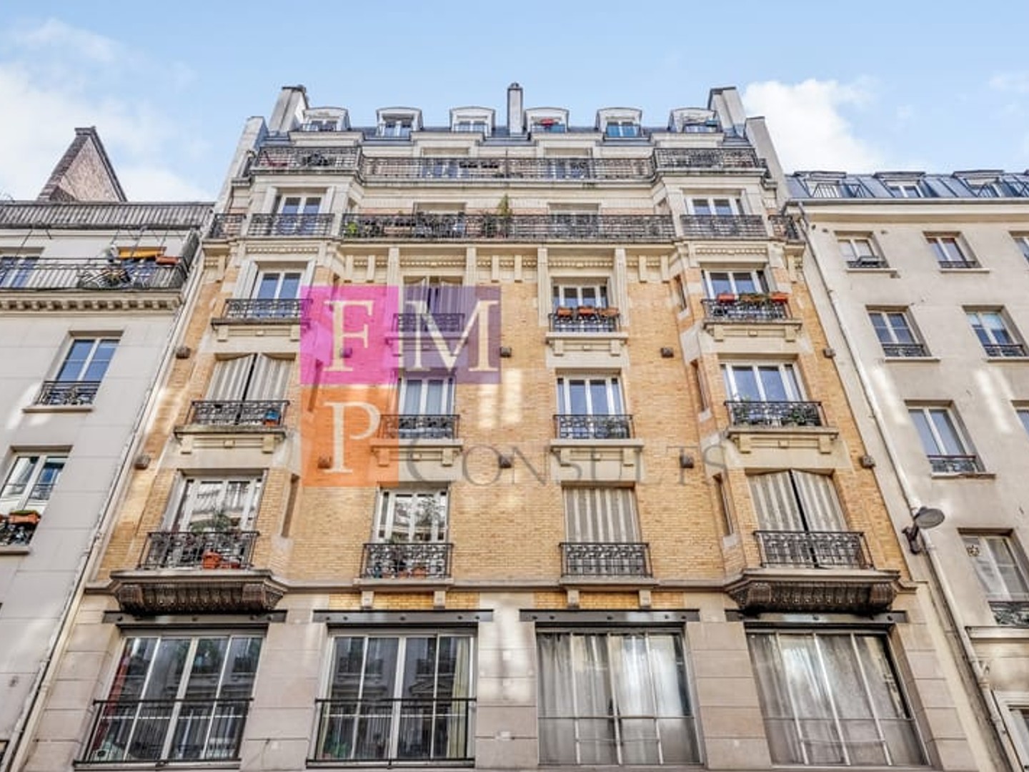 VENTE PARIS 10EME 2 pièces refait à neuf Rue du Faubourg Saint-Denis Dernier etage