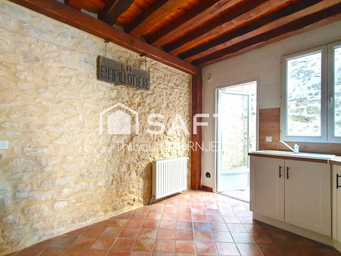 Maison de ville comme neuve avec pierres apparentes