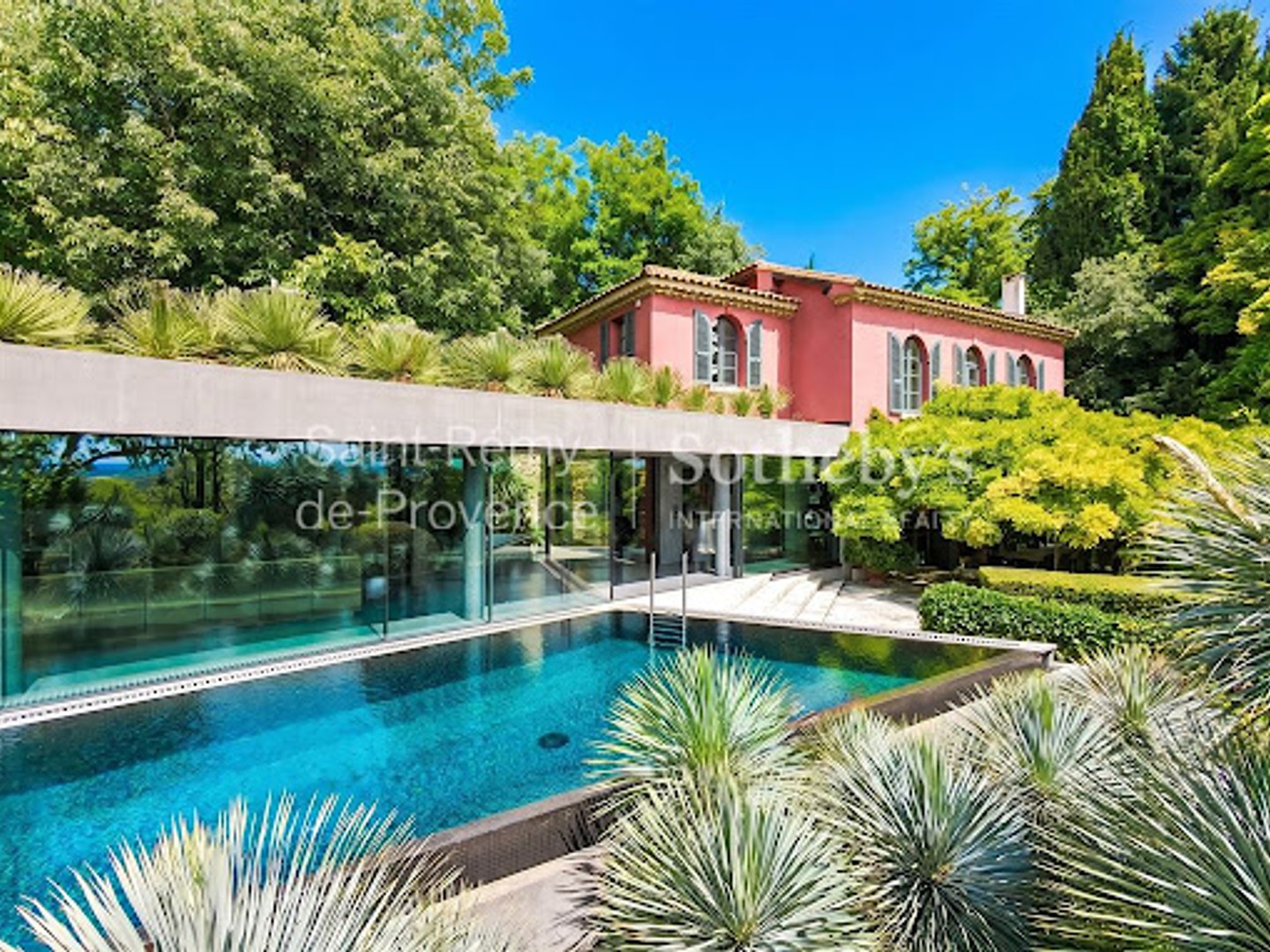 Maison 10 pièces 600 m²