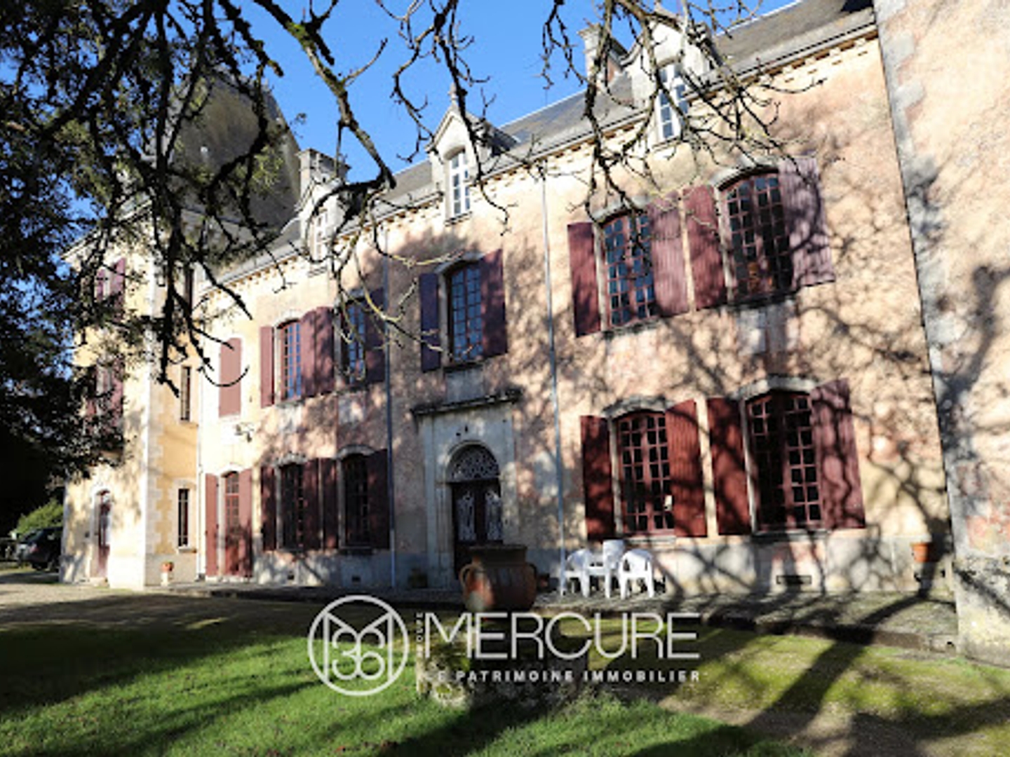 Maison à vendre - 20 pièces - 575m2 - Saint-Jean-D'angély (17400)