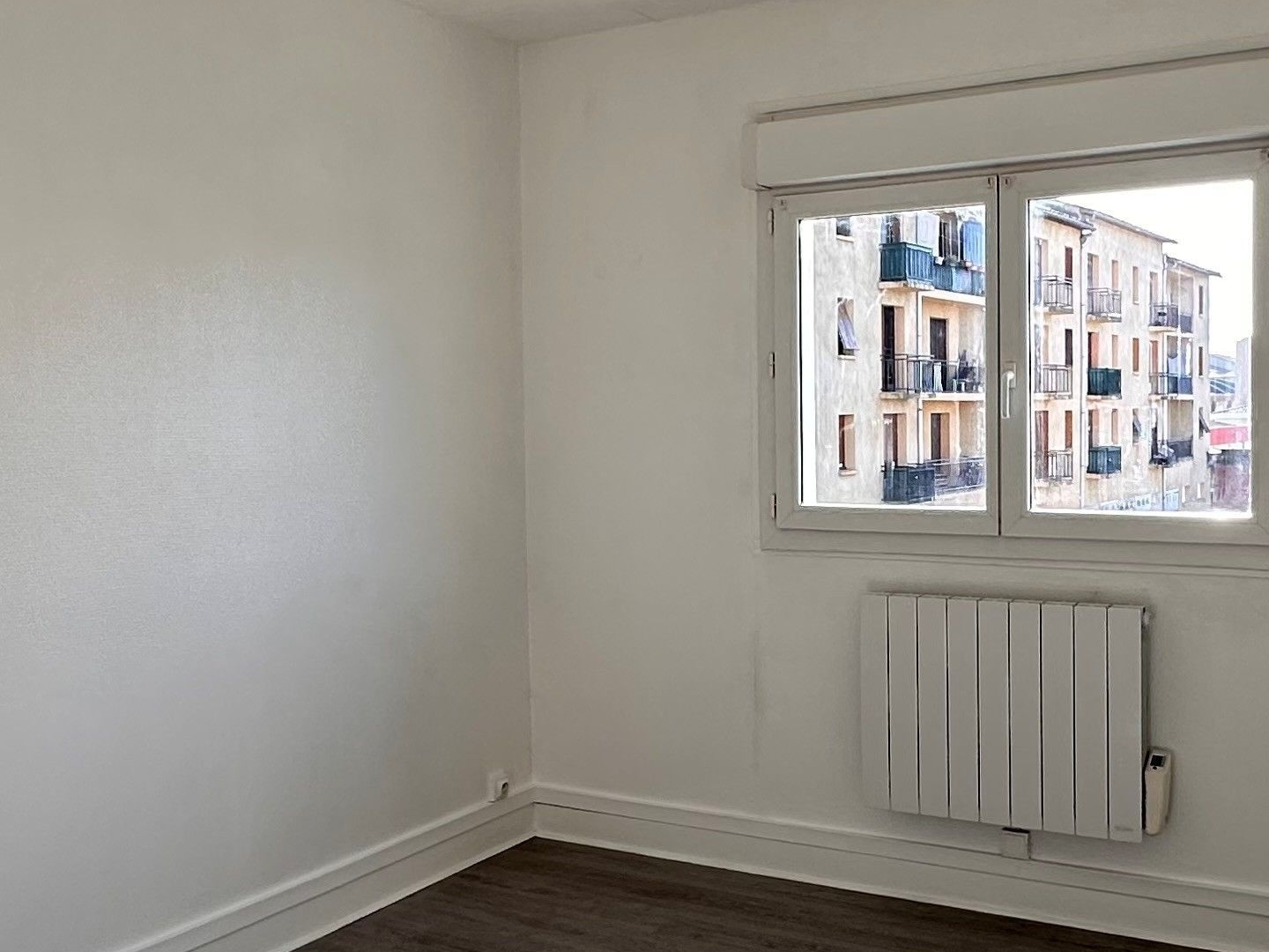Bâtiment 3 pièces 582 m²