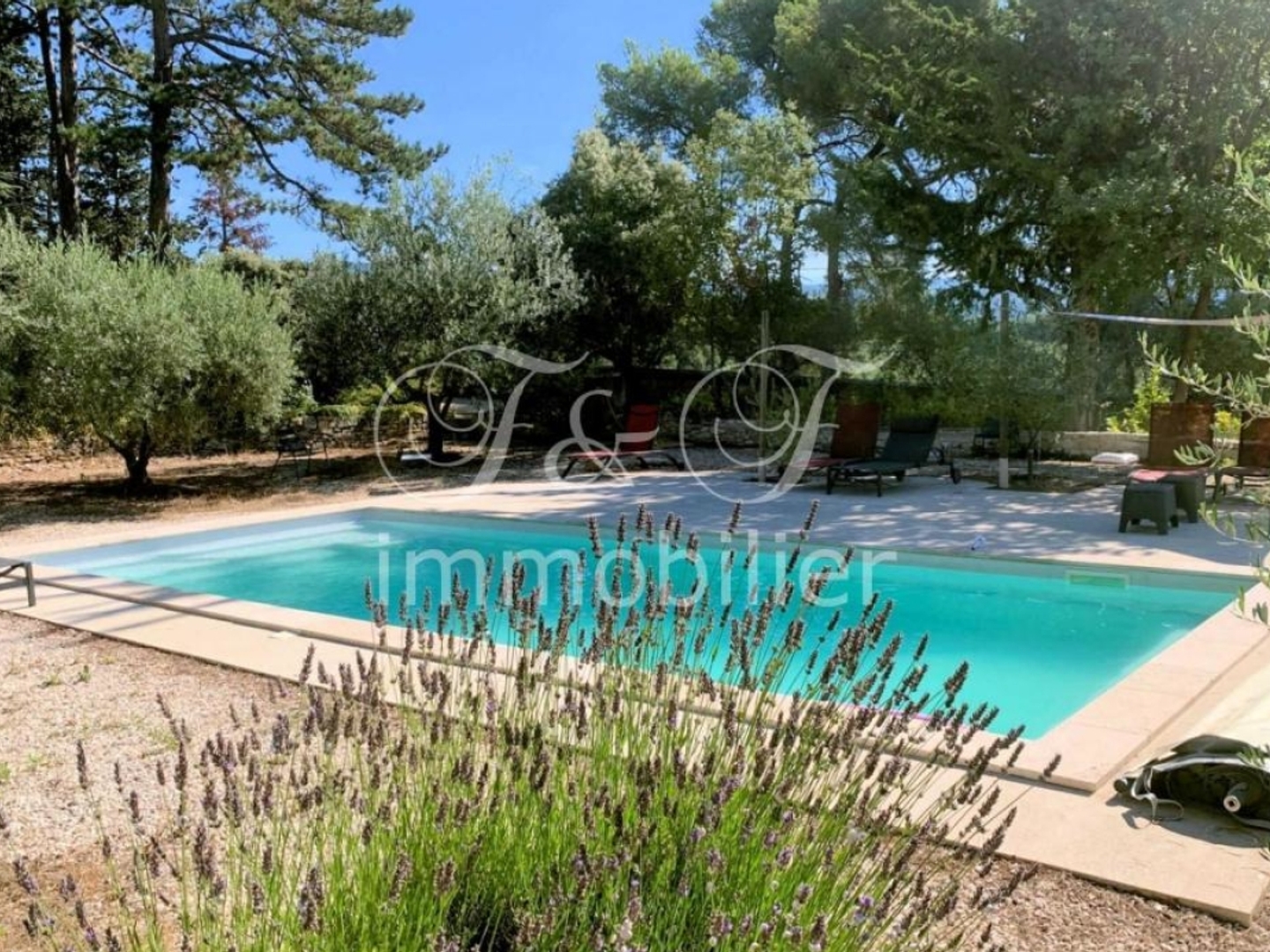 Maison à vendre - 8 pièces - 500m2 - Saint-Saturnin-Lè... (84490)