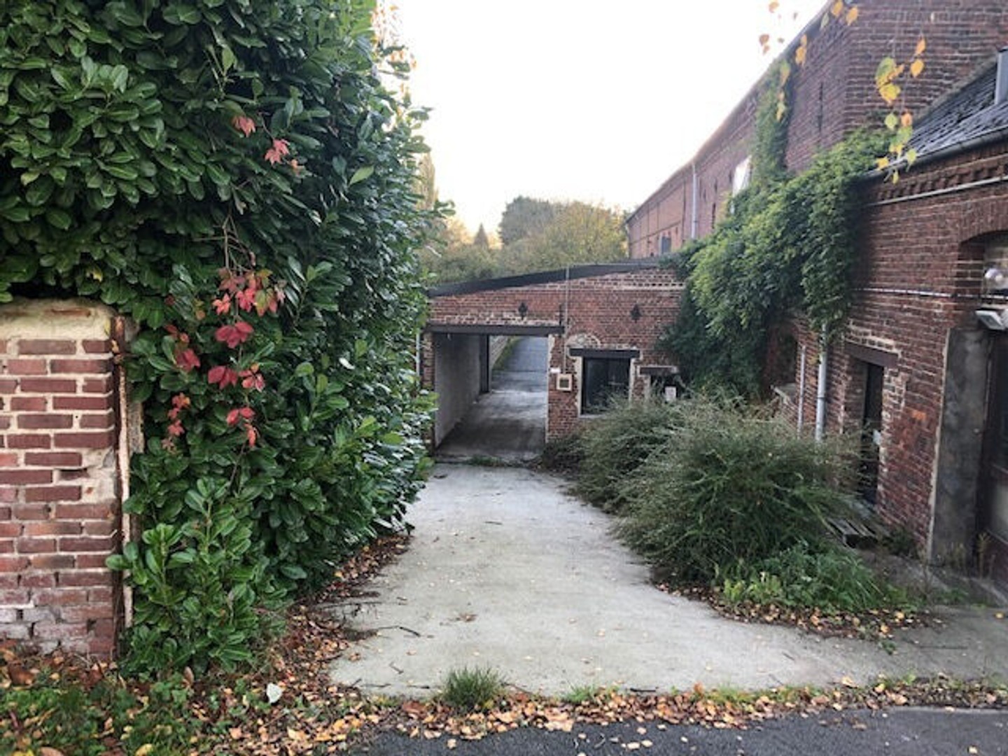EXCLUSIVITE ENTREPOT OU ATELIERS AVEC SALLES BUREAUX
