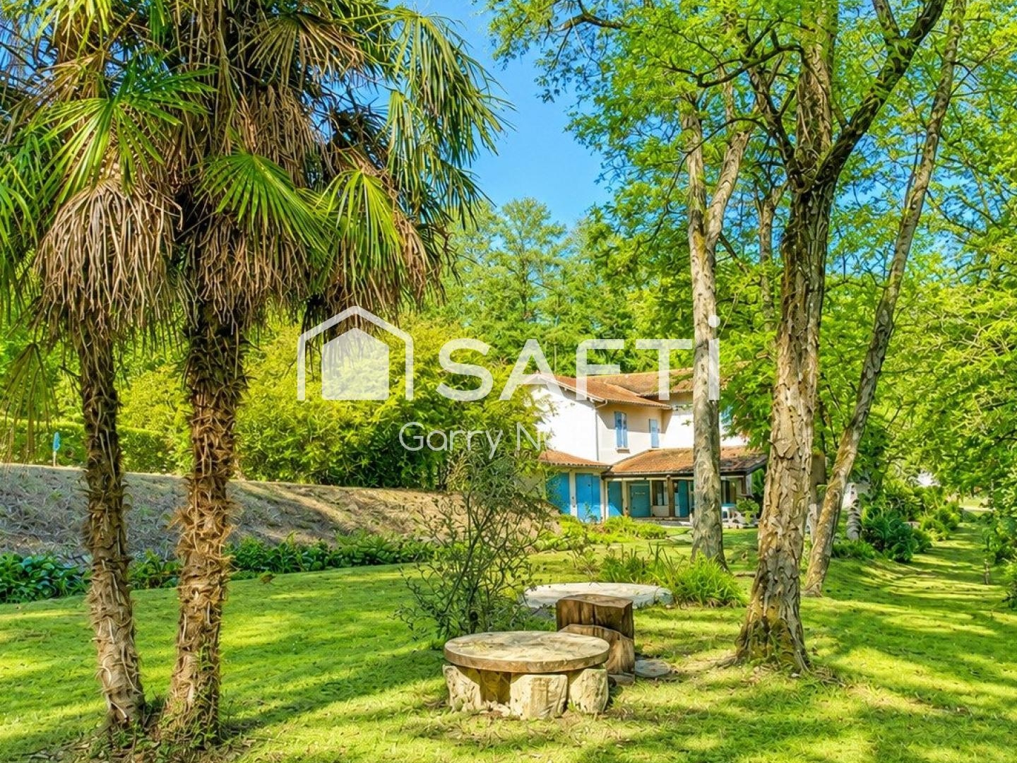 Maison 4 chambres, dépendances et 2 326 m² de terrain