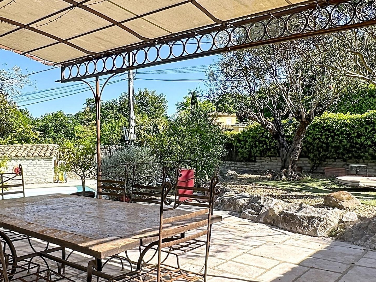 Immeuble à vendre - 7 pièces - 192m2 - Montignargues (30190)
