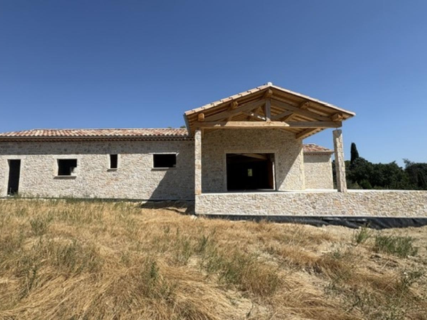 GRANDE VILLA NEUVE + GRAND GARAGE HORS D'EAU