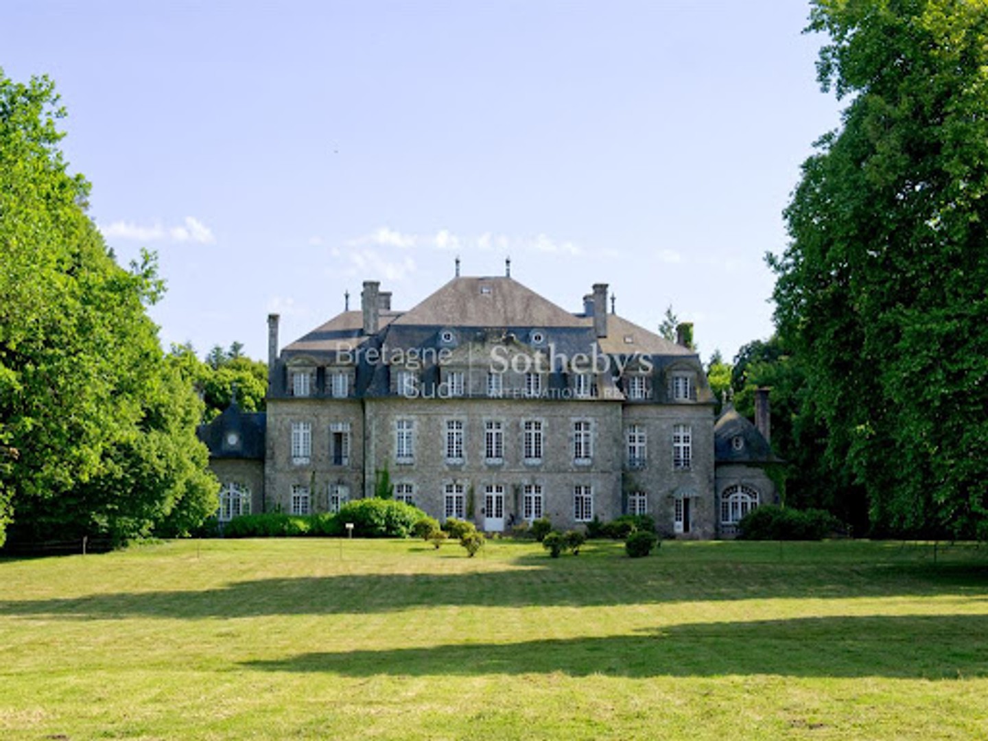 Château 28 pièces 1200 m²