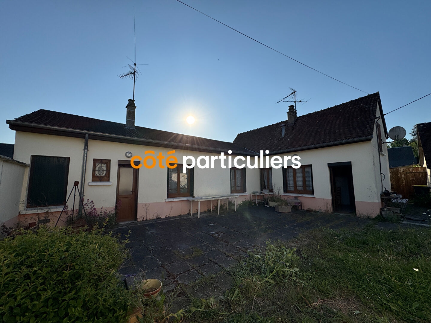 Maison de plain pied avec dépendances