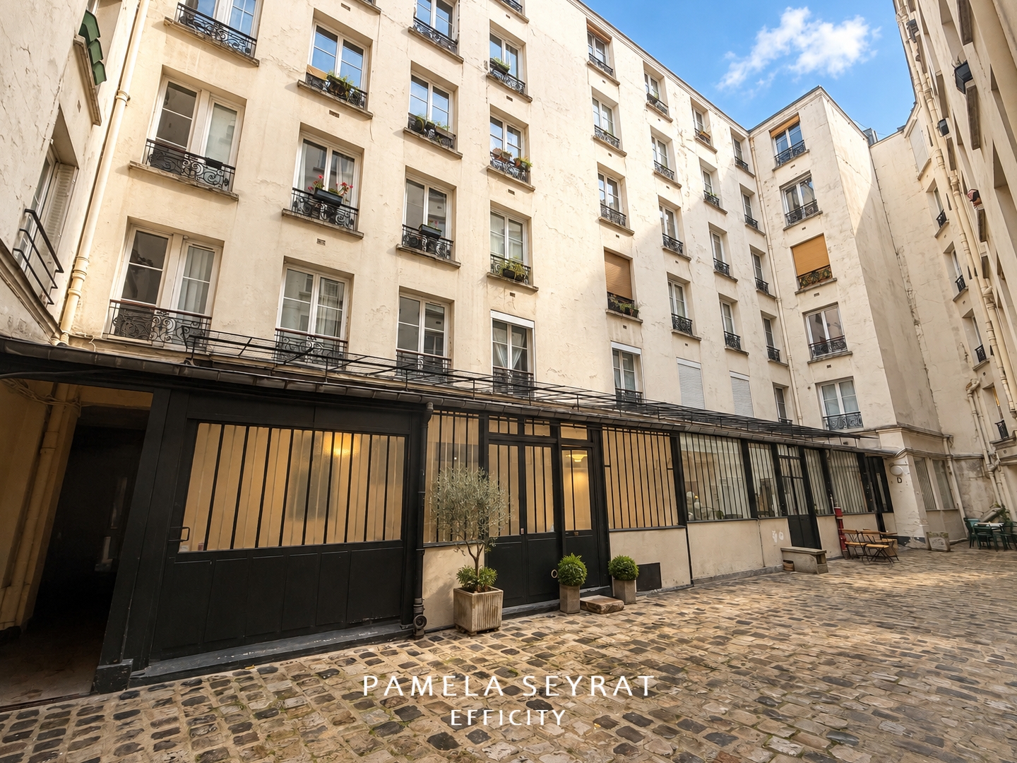 Loft 1 pièce 64 m²