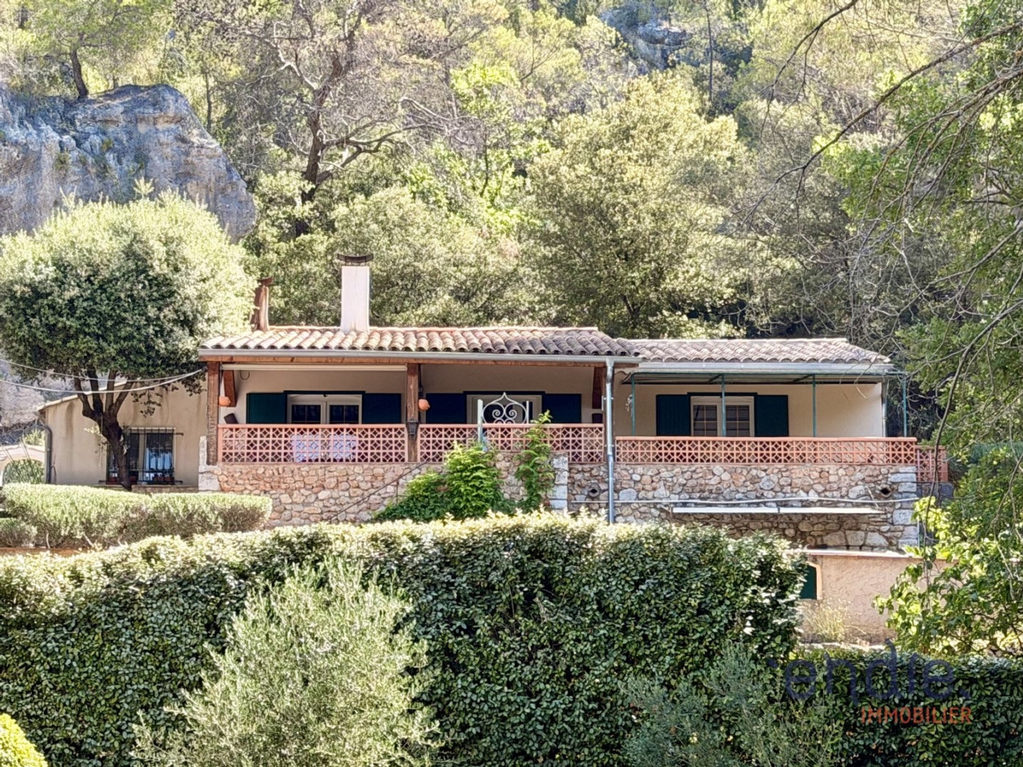 Maison à vendre - 4 pièces - 146m2 - Villecroze (83690)