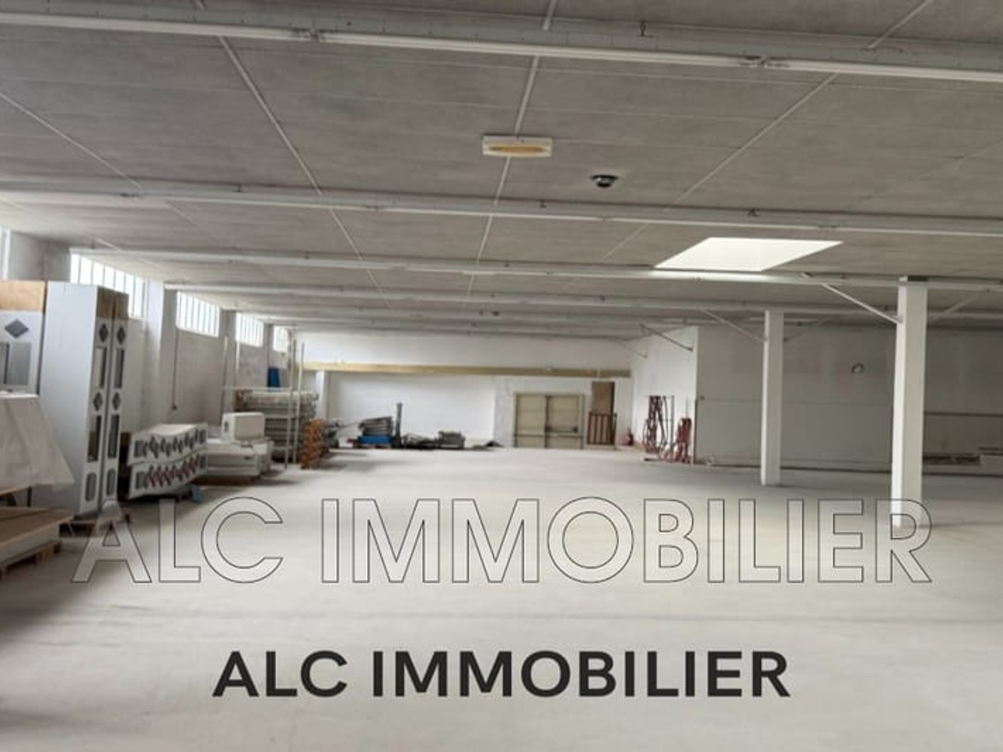 Immeuble commercial 883 m²
