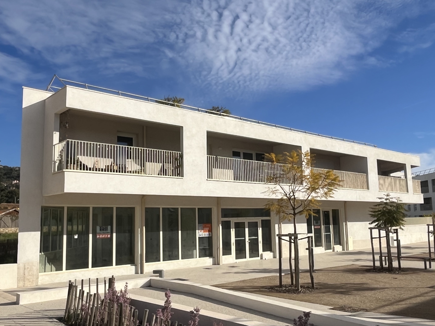 Murs commerciaux neuf de 150m2 avec acces PMR