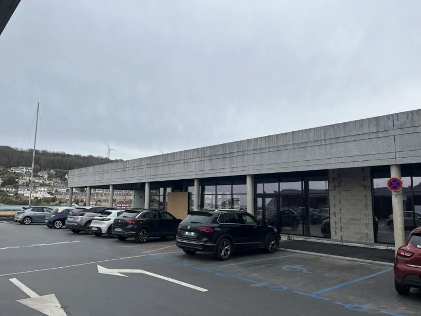 Commerce 1225 m²