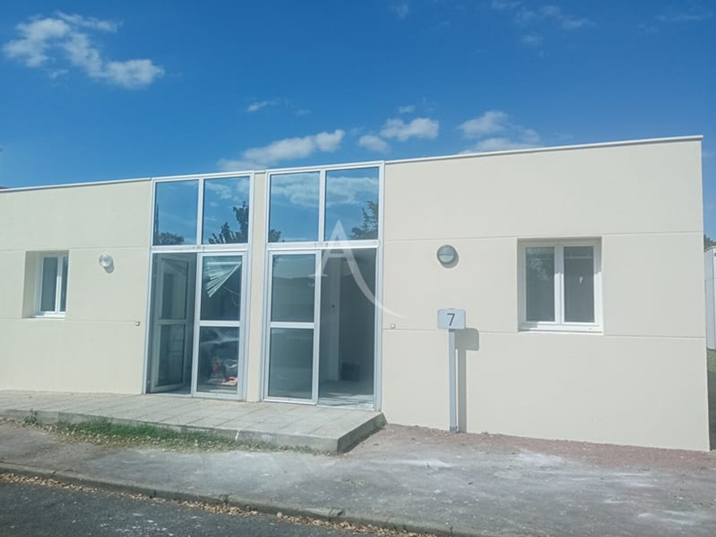 Immeuble commercial 4 pièces 57 m²