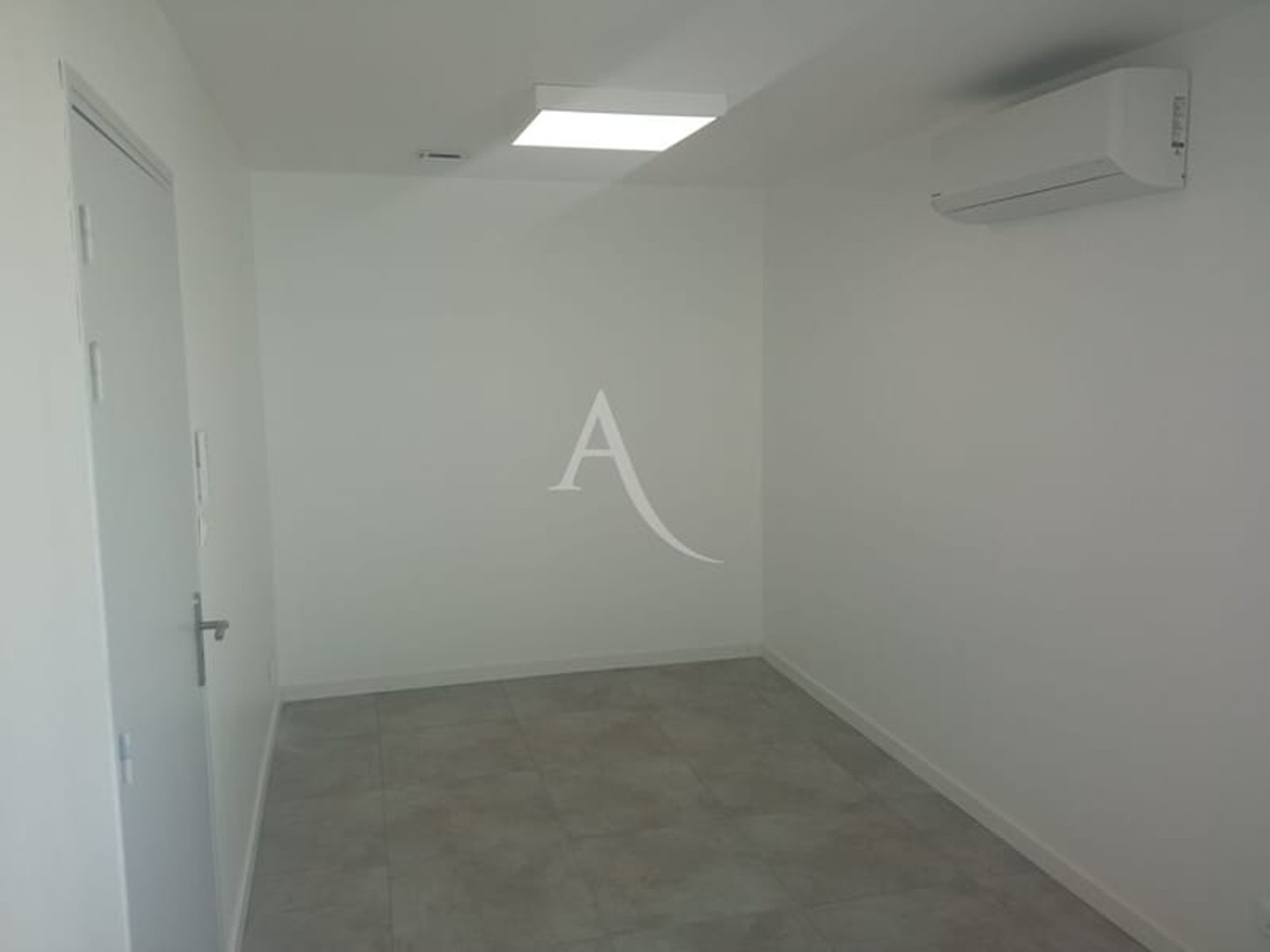 Magasin à vendre - 4 pièces - 57m2 - Challans (85300)