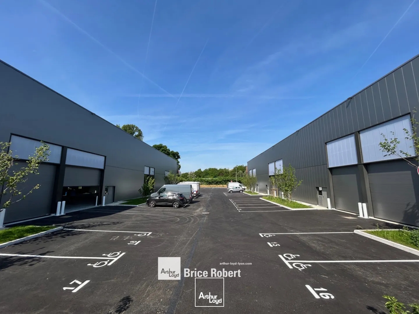 Vente locaux d activités neufs à Saint Genis Laval avec accès autoroute A450