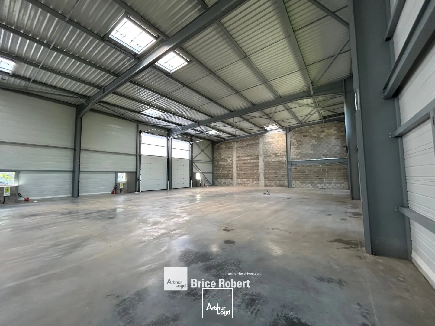 Locaux à vendre - 949m2 - Saint-Genis-Laval (69230)