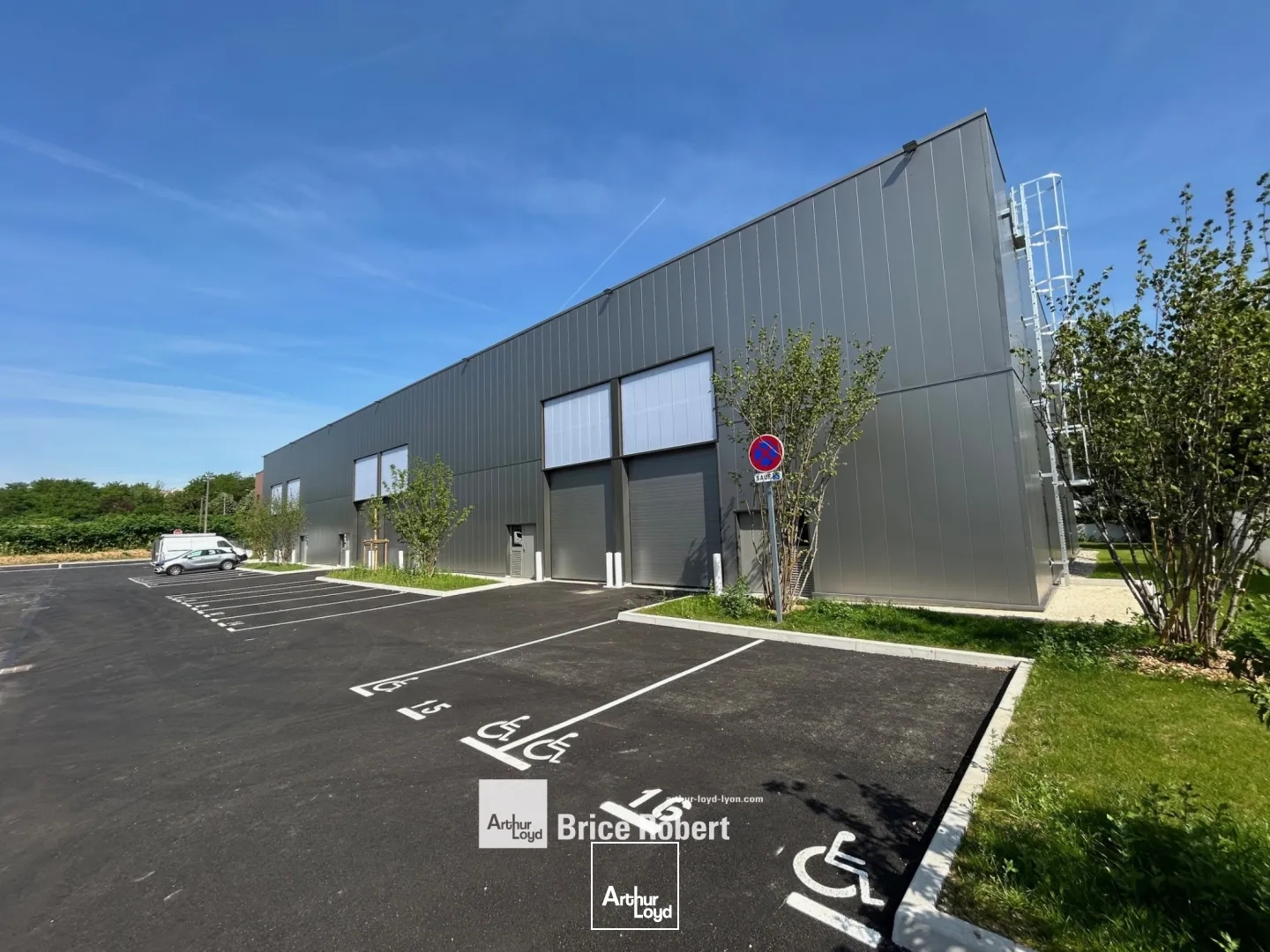 Locaux à vendre - 949m2 - Saint-Genis-Laval (69230)