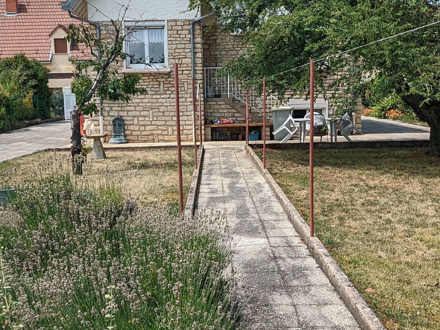 Jolie maison des années 50 sur terrain clos et arboré