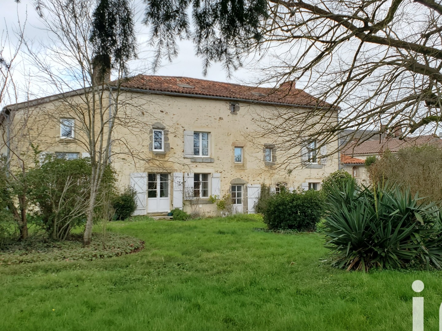 Maison 12 pièces 396 m²