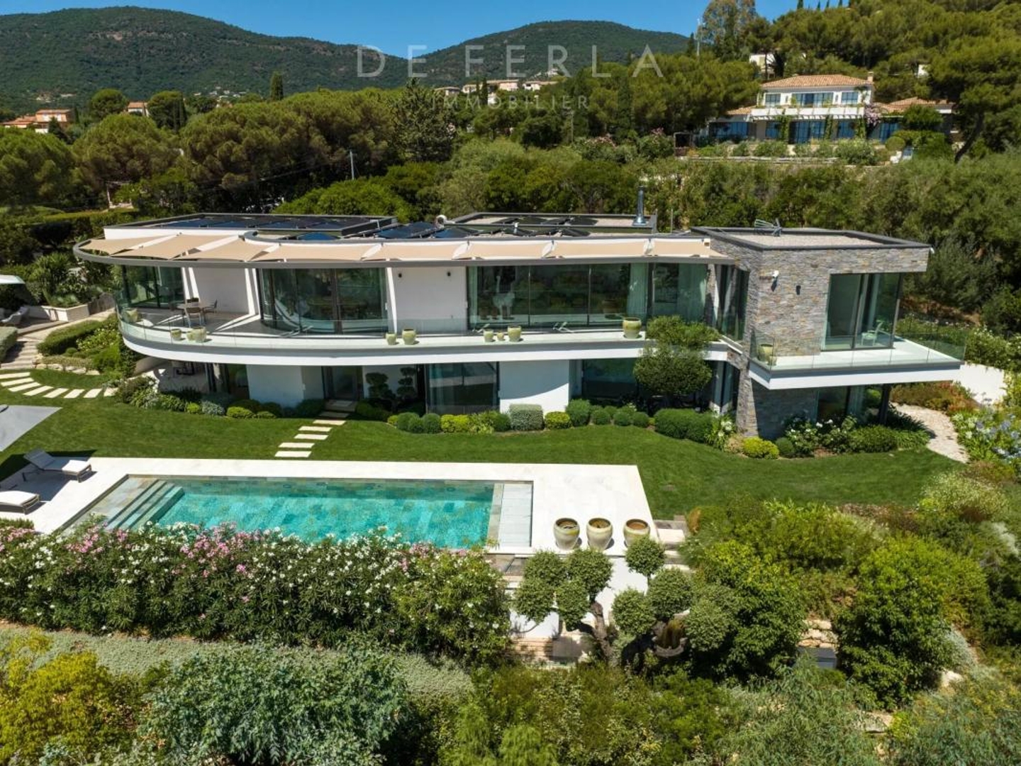 CROIX VALMER/ CAVALAIRE-SUR-MER - PROPRIÉTÉ CONTEMPORAINE DE PRESTIGE AVEC VUE MER PANORAMIQUE