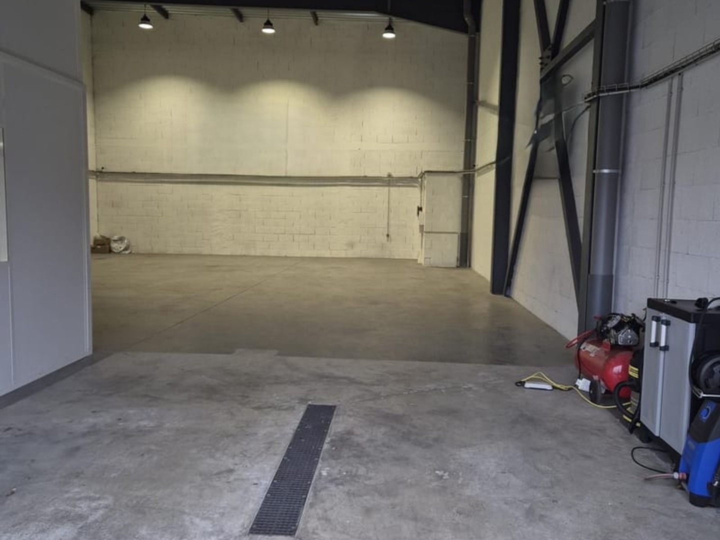 Bureaux à vendre - 2 pièces - 180m2 - Saint-Genis-Les-O... (69290)