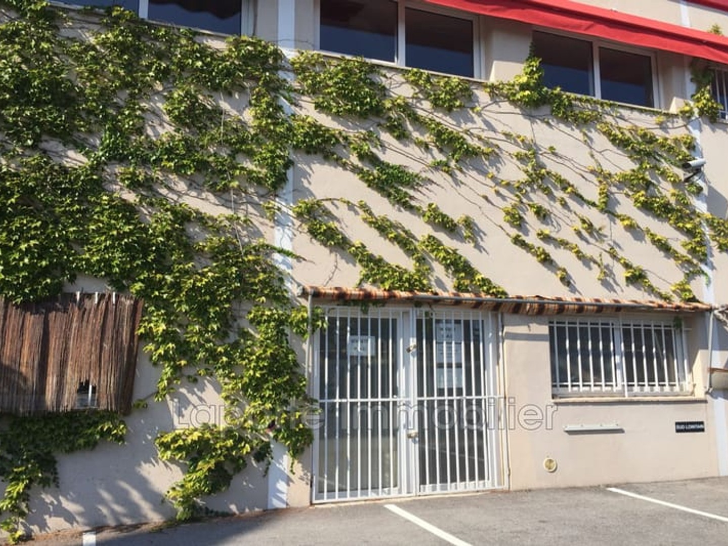 Immeuble commercial 30 m²