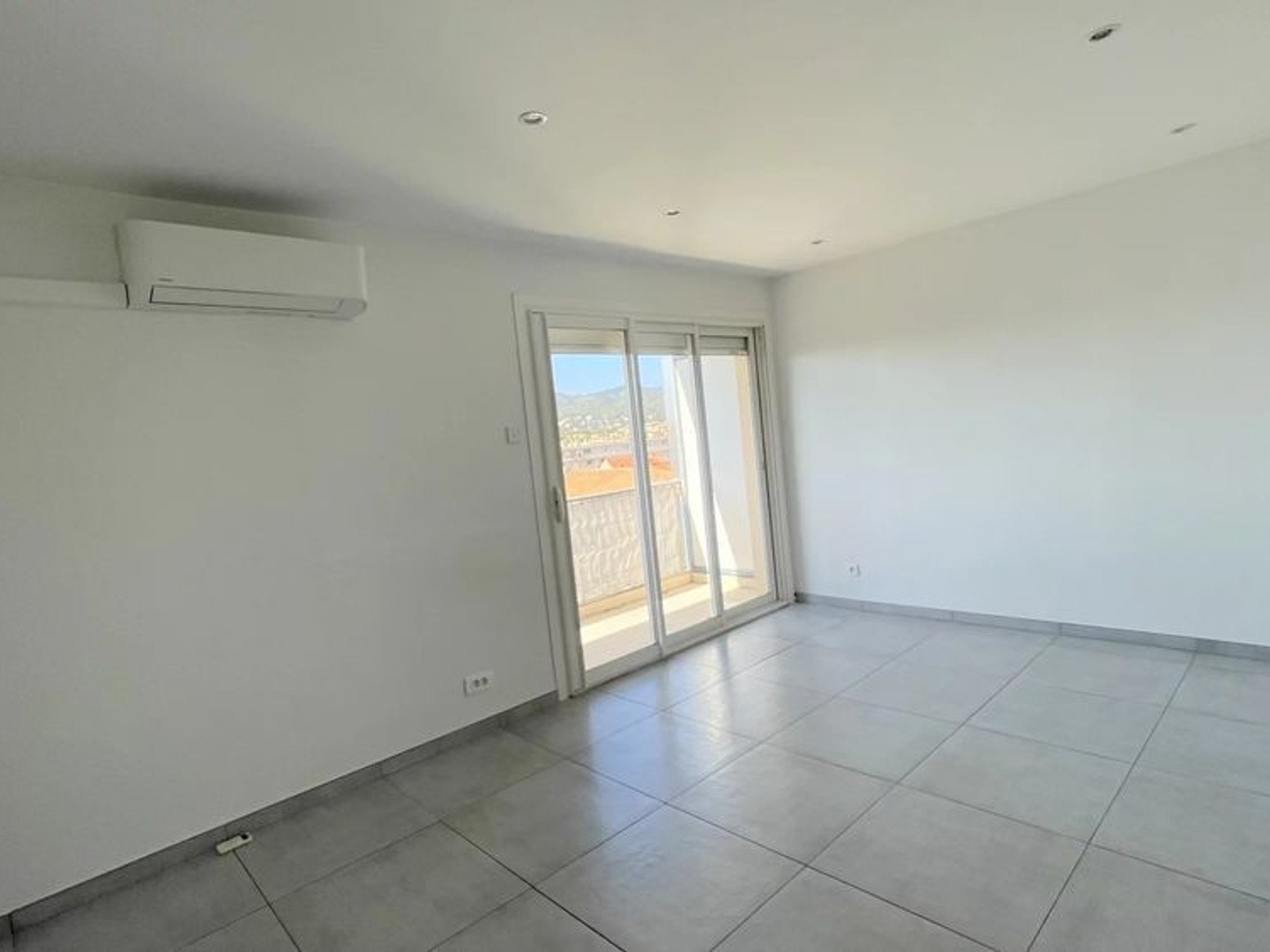 Appartement à vendre - 4 pièces - 66m2 - La Seyne-Sur-Mer (83500)