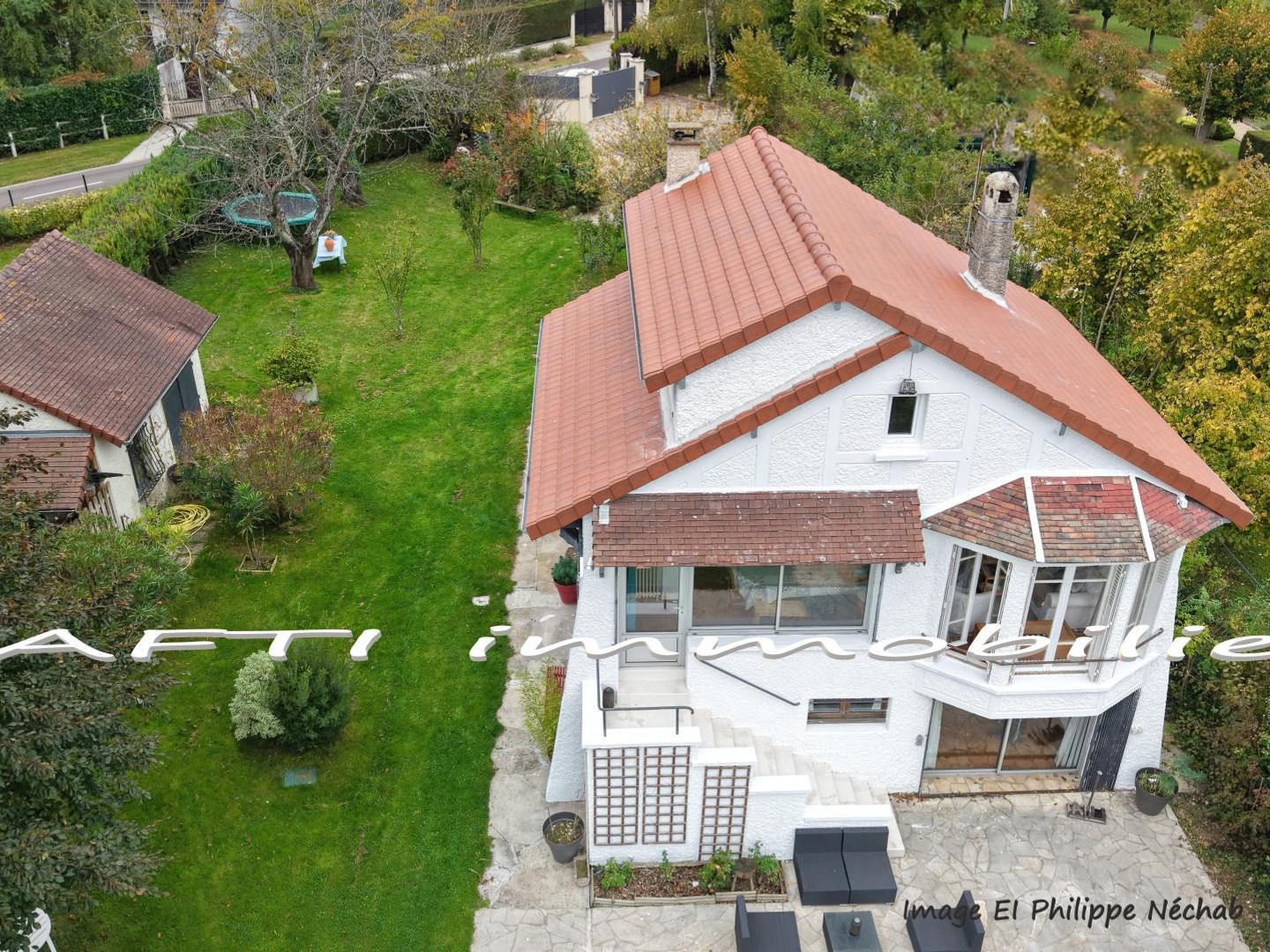 Maison de charme de 140m2 avec vue panoramique sur la vallée de la Seine / 4 chambres sur 1600m2 de terrain + piscine + dépendance...