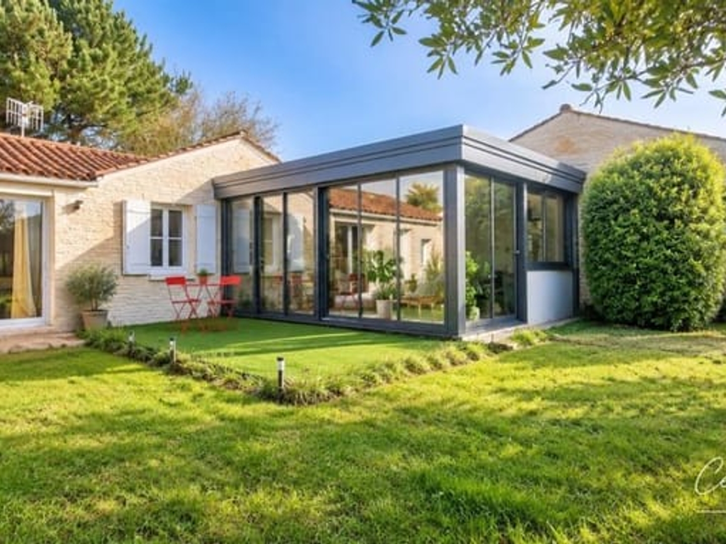 ? ANGLES  MAISON ATYPIQUE 110 M²  GRANDE VÉRANDA 24 M²  3 CHAMBRES  JARDIN CLOS  À 8 MIN DES PLAGES