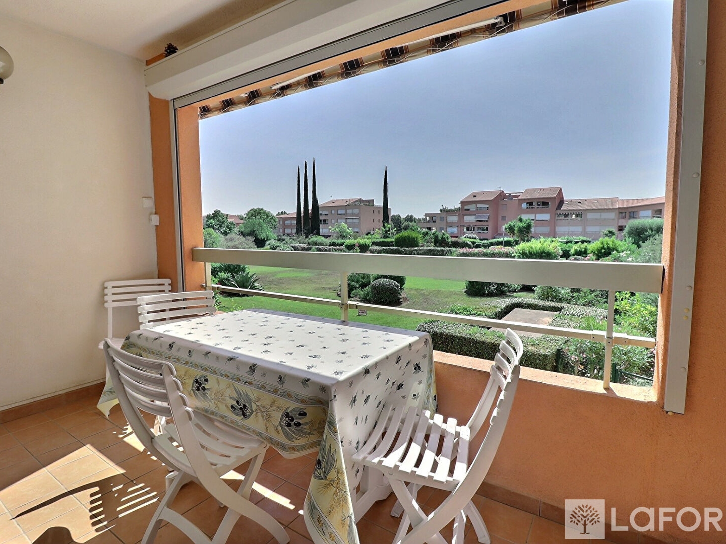 Appartement à vendre - 2 pièces - 52m2 - La Londe-Les-Maures (83250)